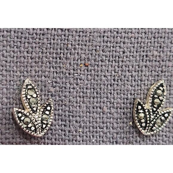 Vintage Black Silver Rhinestone Leaf Design Stud Earrings - Picture 1 of 4